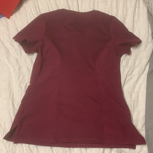 Cherokee Women’s Infinity Scrub top - Picture 2 of 3